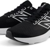 オッサンになって靴はおしゃれではなく機能性を重視し出すと、チー牛が履くようなスニーカーを履くようになる